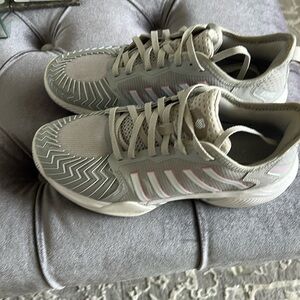 K-Swiss supreme pickleball shoes women’s 10. Used only once. Excellent condition